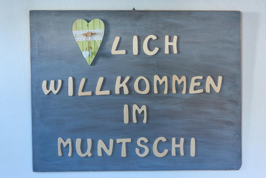 אנדר Ferienwohnungen Muntschi מראה חיצוני תמונה